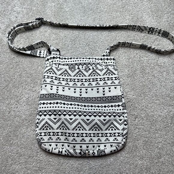 Kavu Mini Keeper Canvas Crossbody Bag Black White Geometric Aztec Small Purse - Picture 3 of 16